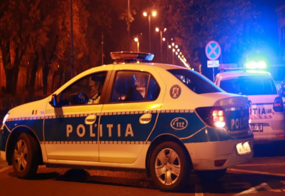 Căutat de polițiști după ce a refuzat să oprească și a abandonat mașina
