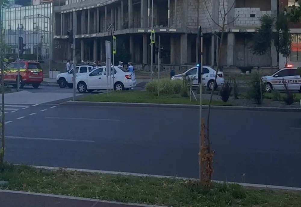 Femeie accidentată pe trecerea de pietoni la intersecția Bulevardului Siderurgiștilor cu strada Brăilei