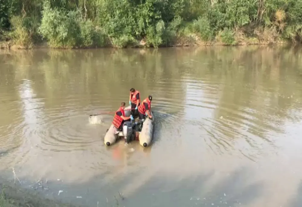 Pompierii gălățeni caută un bărbat dispărut, posibil înecat