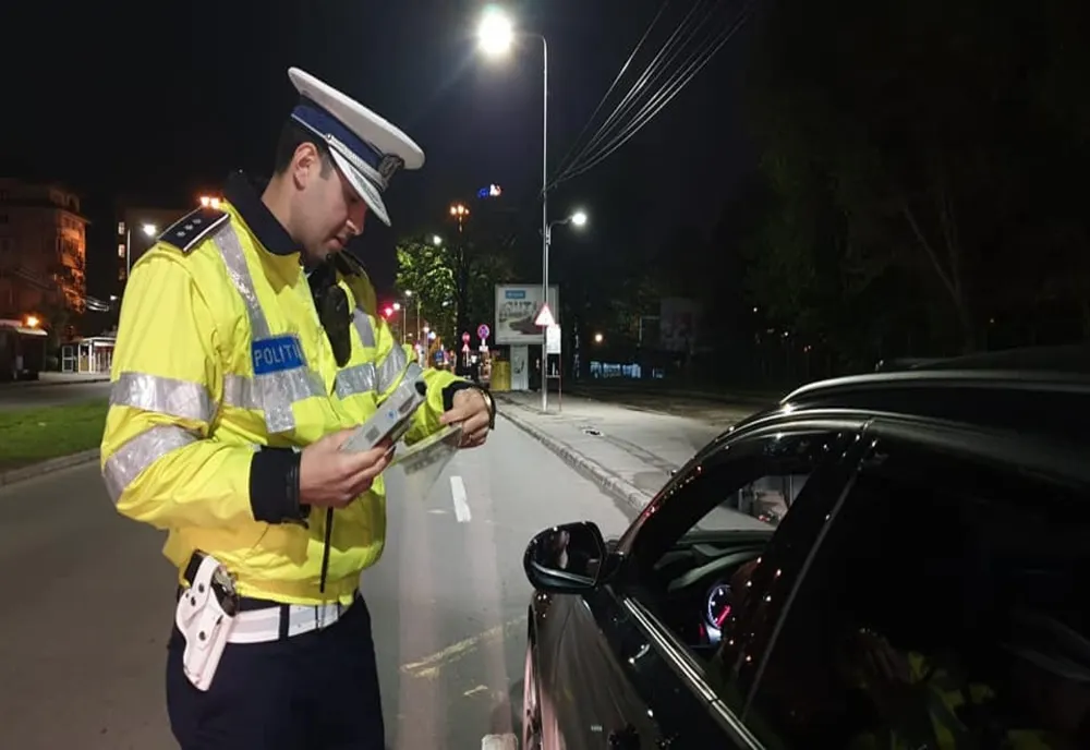 Deplasarea sinuoasă a autoturismului le-a atras atenția polițiștilor