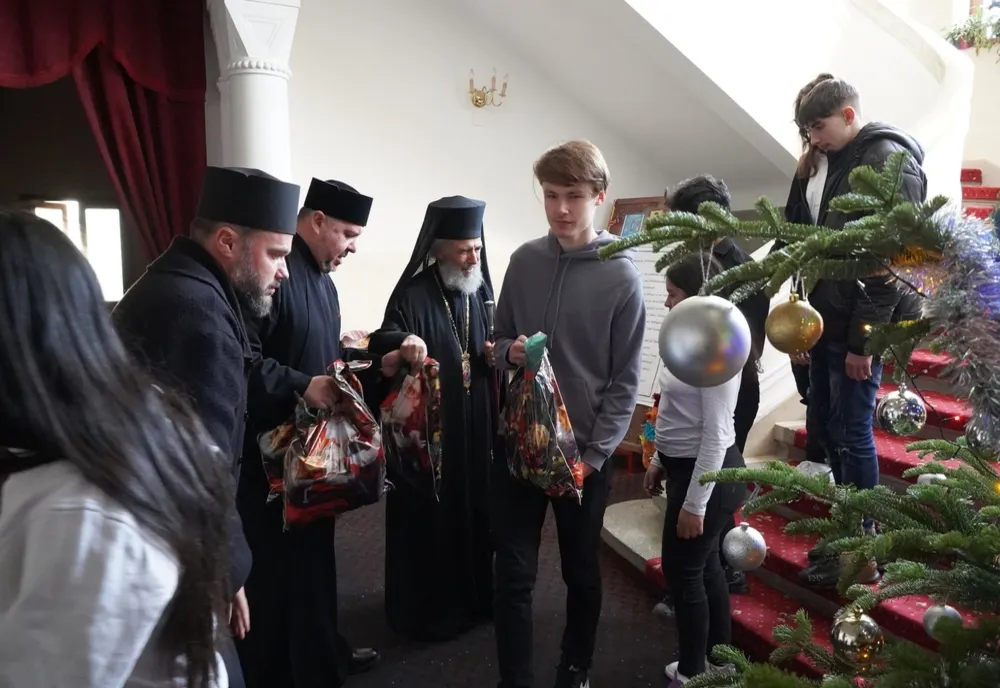 Liturghie şi filantropie în prima zi a noului an