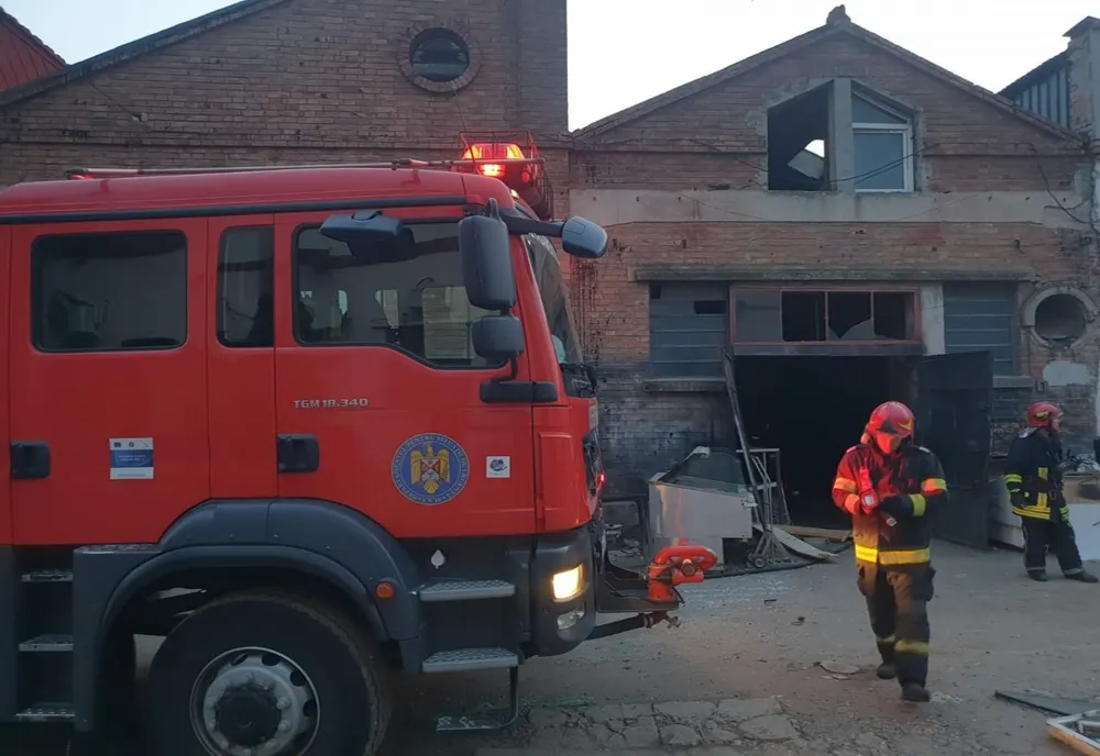 Video: Explozie urmată de incendiu la o hală de pe strada Ștefan cel Mare din municipiul Galați