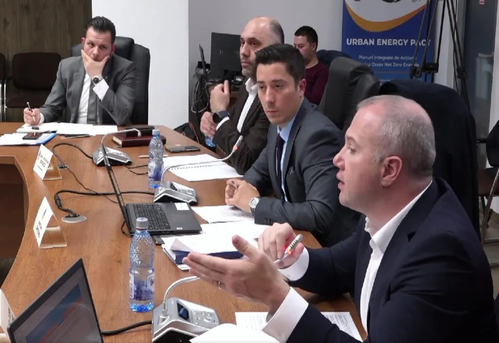 Ionuț Pucheanu: Cu cine să tăiem iarba dacă ai noştri preferă să stea pe fotosinteză