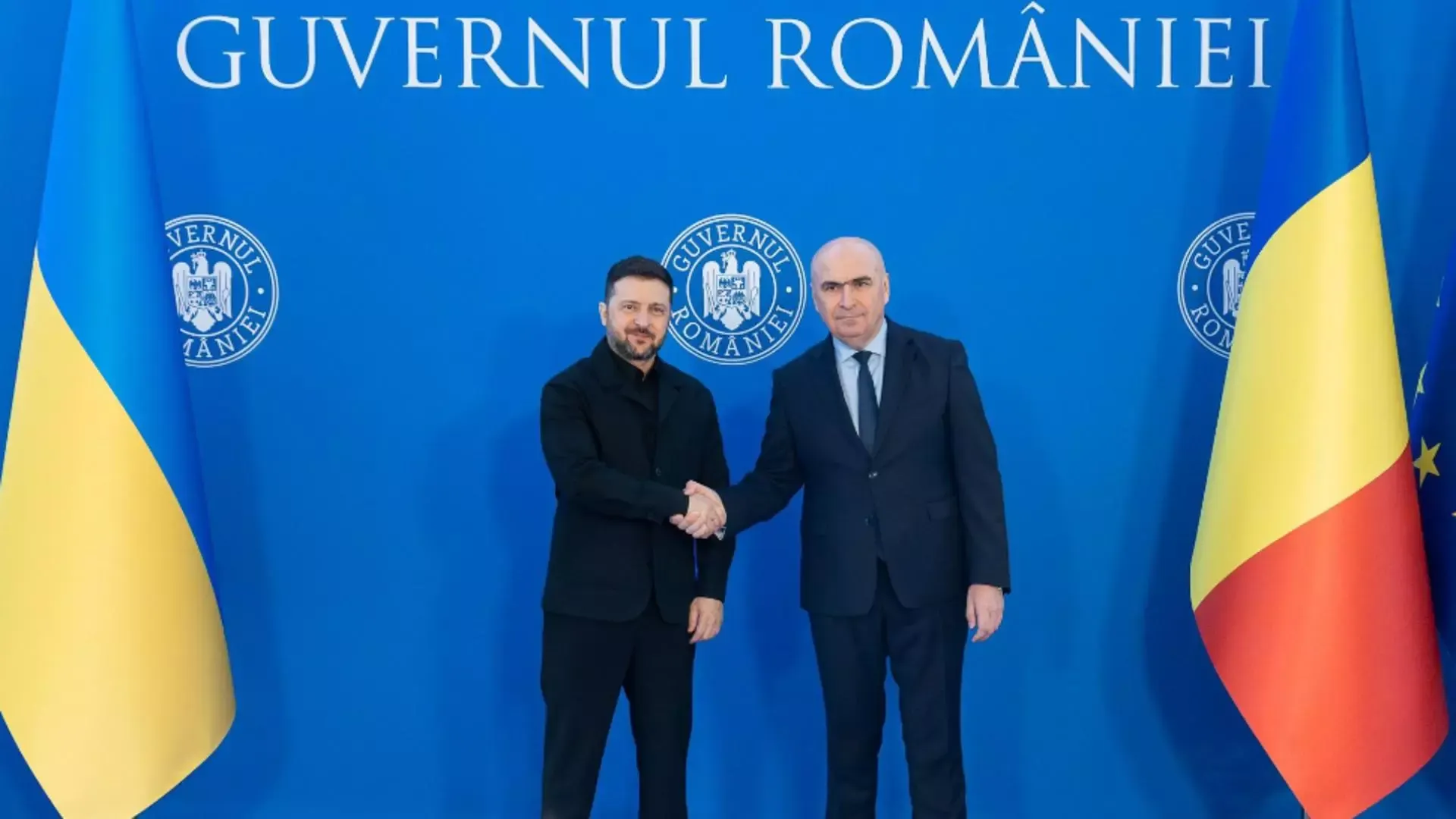 Bolojan, explicații după ce i-a ținut pe jurnaliștii români la gardul Guvernului, dar pe cei ucraineni i-a lăsat în clădire