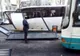 Un autobuz a distrus un refugiu dintr-o stație de capăt de traseu