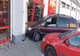 A intrat în geamul supermarketului - cauza accidentului este neatenția