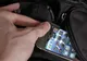 A furat un telefon dintr-o frizerie
