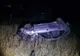 A fugit de polițiști până s-a răsturnat cu mașina în afara părții carosabile