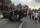 Foto: Nu a adaptat viteza la condițiile de drum și ar fi pierdut controlul volanului lovind un cap de pod. Mașina s-a răsturnat și 5 persoane au fost rănite