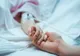 4 frați, în starea gravă la spital după ce mama lor i-a spălat cu o substanță chimică pentru a-i scăpa de păduchi! Viața copiilor, în pericol